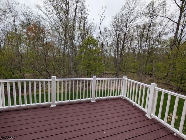 9 Pembrook Ln, Mount Olive Twp., NJ 07828