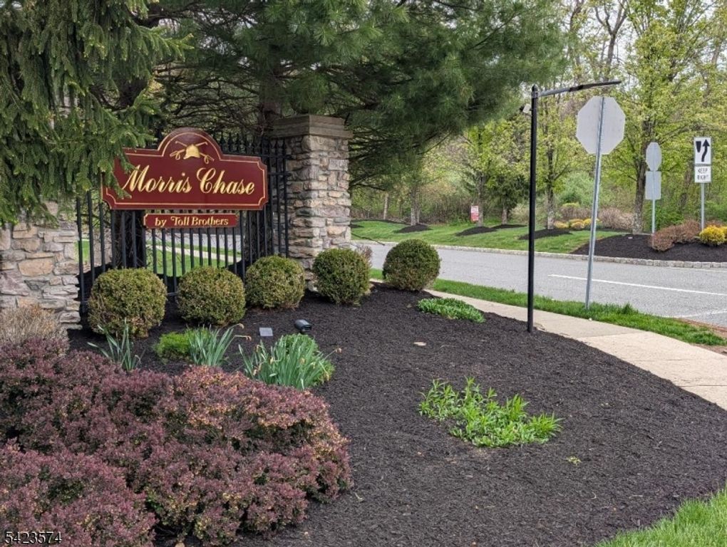 9 Pembrook Ln, Mount Olive Twp., NJ 07828