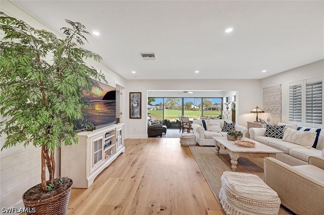535 Augusta BLVD 4, Naples, FL 34113