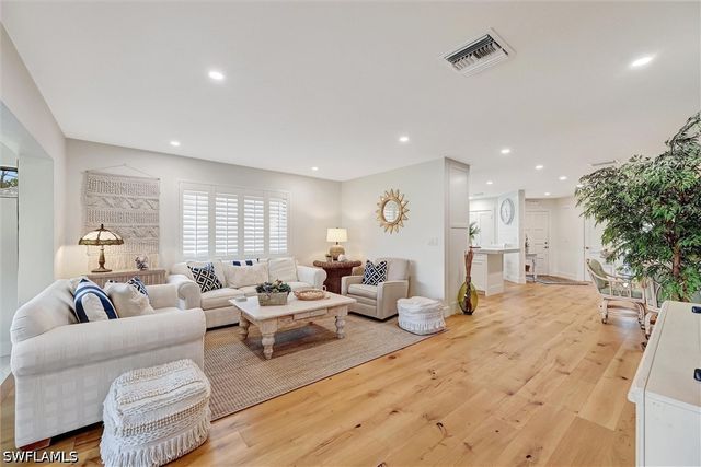 535 Augusta BLVD 4, Naples, FL 34113