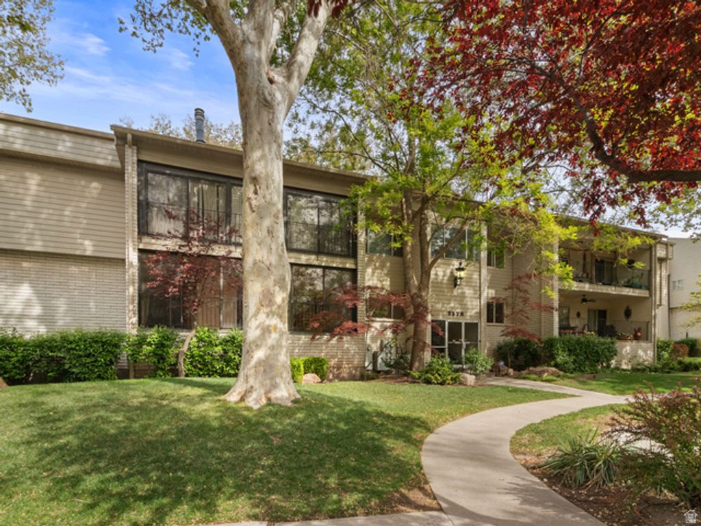 Image 2 of property listing at 2578 S ELIZABETH ST #3, Salt Lake City, UT 84106
