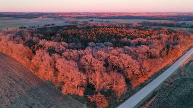 Wendy Oaks Rd, Central City, IA 52214