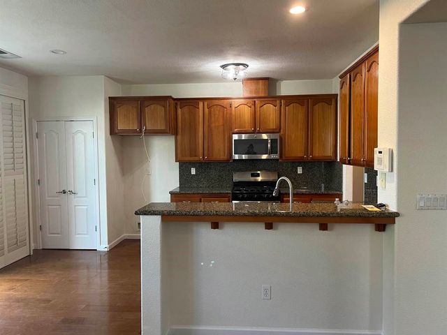 1112 Park West Dr, Pittsburg, CA 94565