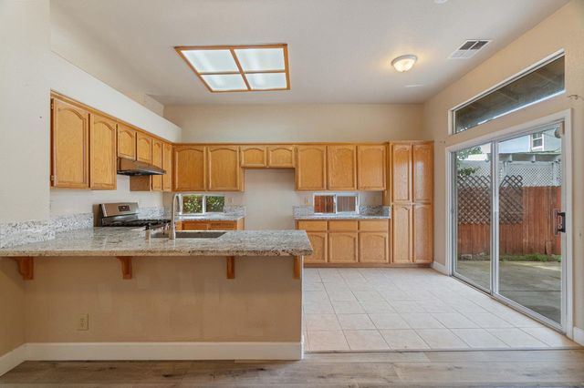 8862 Laguna Star Dr, Elk Grove, CA 95758