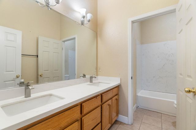 8862 Laguna Star Dr, Elk Grove, CA 95758