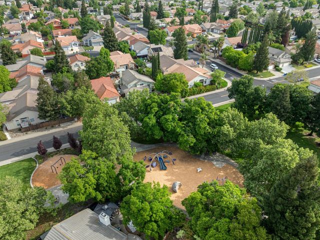 8862 Laguna Star Dr, Elk Grove, CA 95758