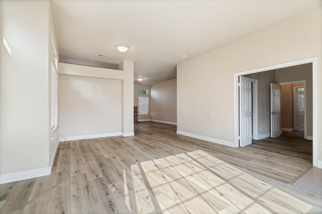 8862 Laguna Star Dr, Elk Grove, CA 95758