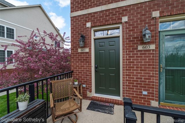 601 Village Lane, Milford Village, MI 48381