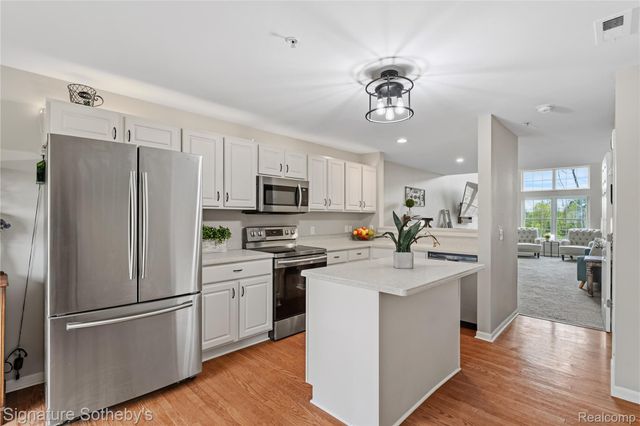 601 Village Lane, Milford Village, MI 48381