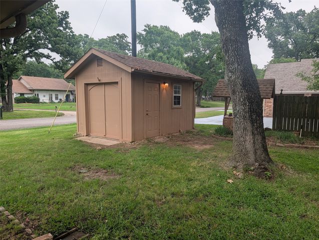 17909 Country Club Drive, Kemp, TX 75143