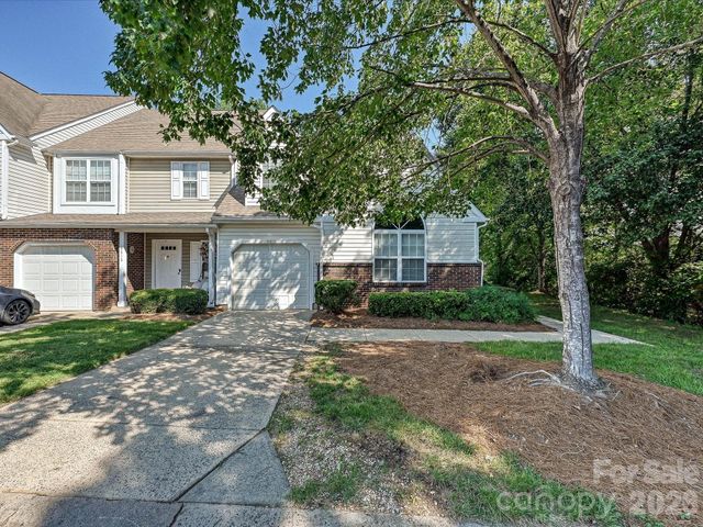 8810 Scotch Heather Way, Charlotte, NC 28277