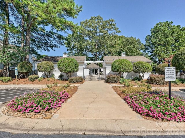 8810 Scotch Heather Way, Charlotte, NC 28277