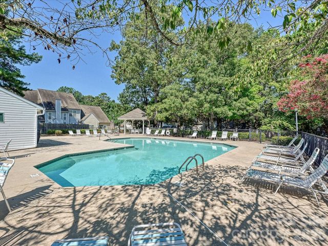 8810 Scotch Heather Way, Charlotte, NC 28277