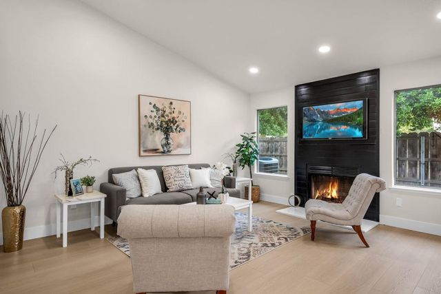 5912 Sawyer Cir, Sacramento, CA 95823