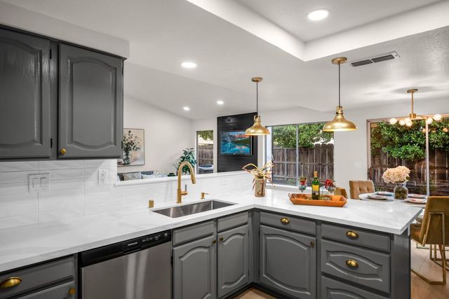 5912 Sawyer Cir, Sacramento, CA 95823