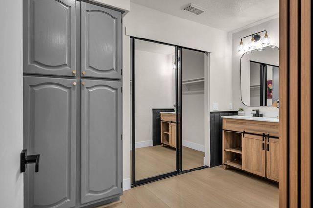 5912 Sawyer Cir, Sacramento, CA 95823