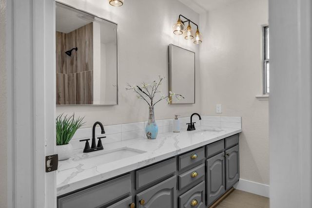 5912 Sawyer Cir, Sacramento, CA 95823