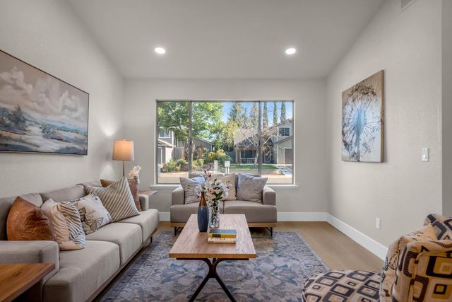 5912 Sawyer Cir, Sacramento, CA 95823