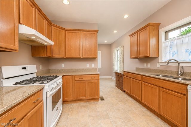 6981 Emerald Cove Avenue NW, Canal Fulton, OH 44614