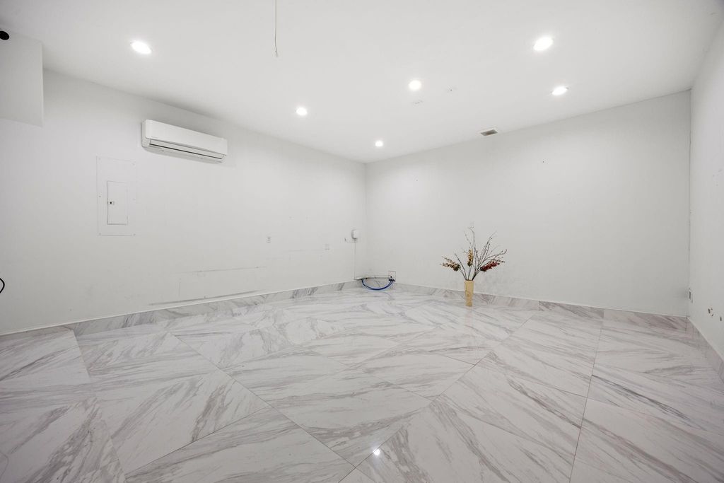 Image 34 of property listing at 24310 Tesino River Circle, Katy, TX 77493