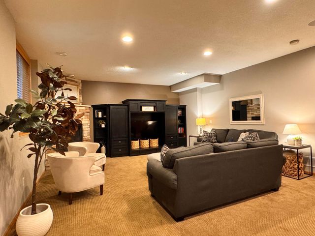 3173 Shady Cove Point NW, Prior Lake, MN 55372