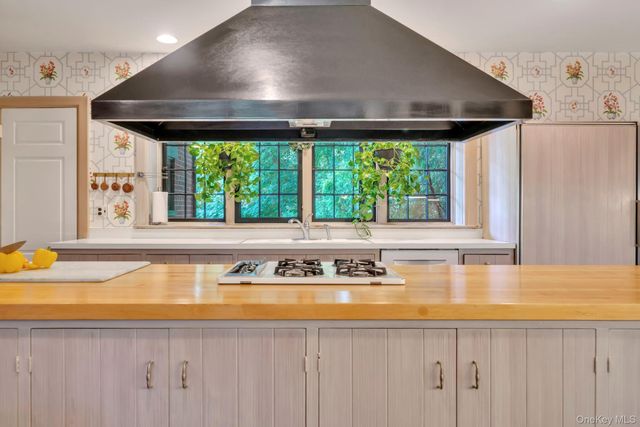 95 Piping Rock Road, Locust Valley, NY 11560