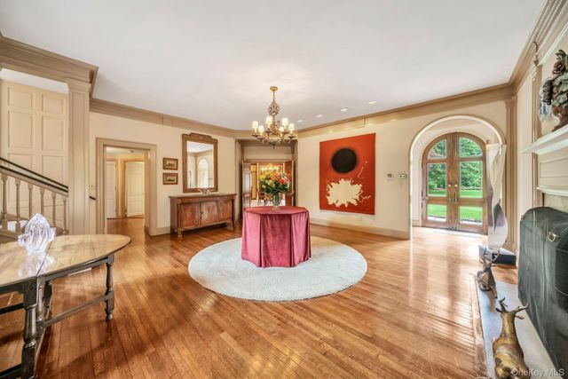 95 Piping Rock Road, Locust Valley, NY 11560