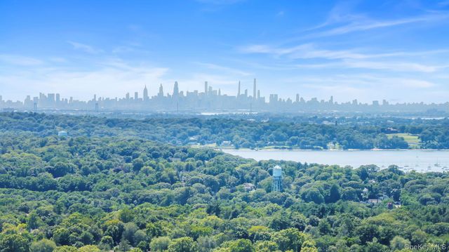 95 Piping Rock Road, Locust Valley, NY 11560