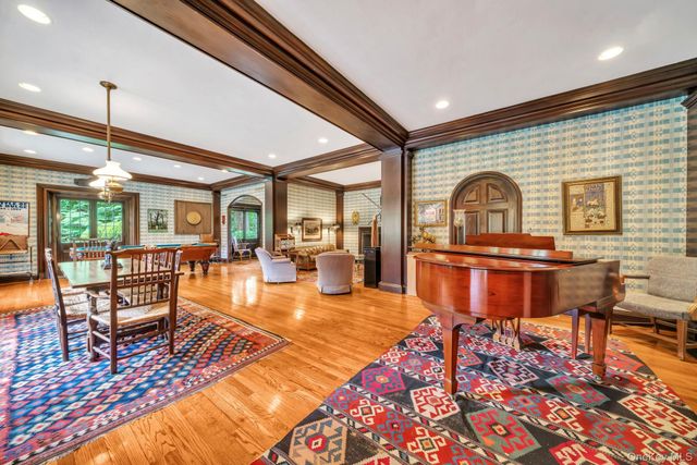 95 Piping Rock Road, Locust Valley, NY 11560