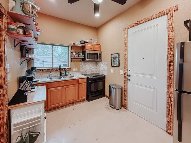 708 S Kerr Street, Blooming Grove, TX 76626