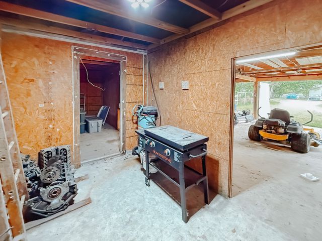 708 S Kerr Street, Blooming Grove, TX 76626