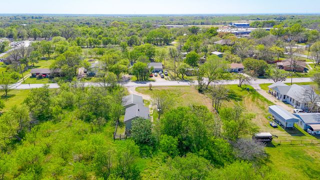 708 S Kerr Street, Blooming Grove, TX 76626
