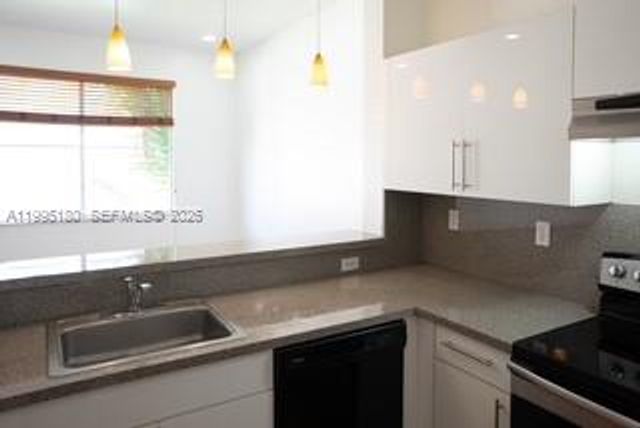 7070 NW 177th St 206-10, Hialeah, FL 33015