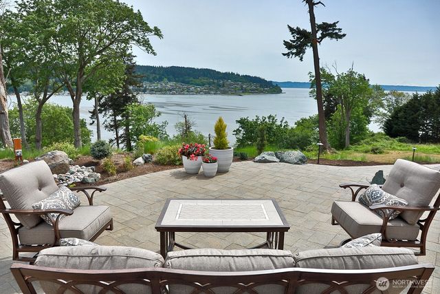 8065 George Drive, Clinton, WA 98236