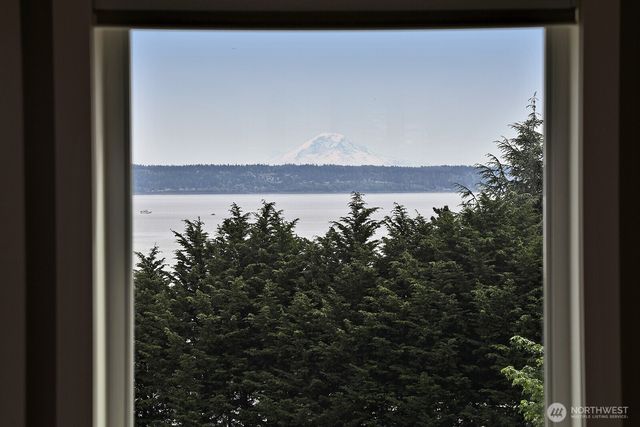 8065 George Drive, Clinton, WA 98236