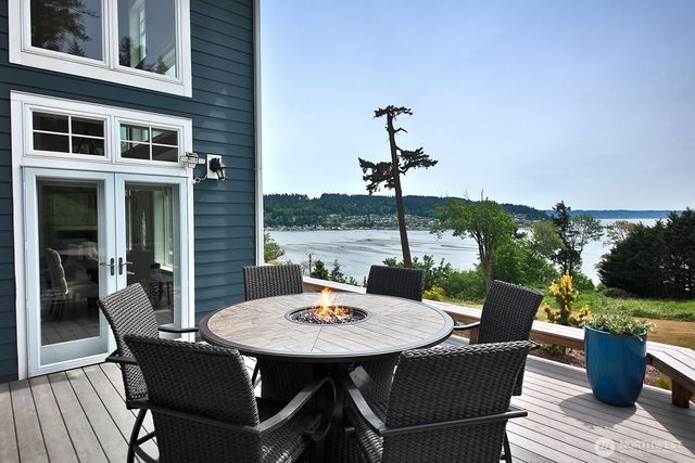 8065 George Drive, Clinton, WA 98236