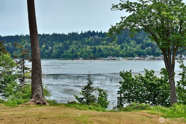 8065 George Drive, Clinton, WA 98236