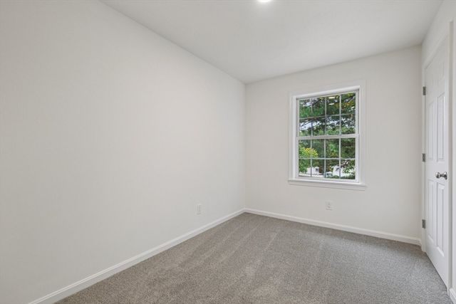 4 Hill Ln, Shirley, MA 01464