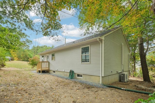 4 Hill Ln, Shirley, MA 01464