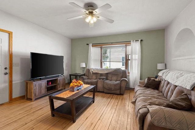 315 E QUINCY STREET, New London, WI 54961