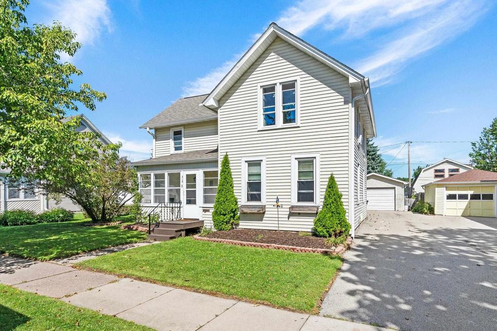 315 E QUINCY STREET, New London, WI 54961