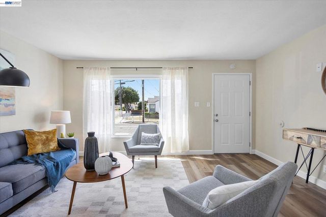 1220 Gilmore Dr, San Leandro, CA 94577