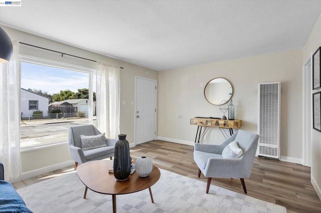 1220 Gilmore Dr, San Leandro, CA 94577