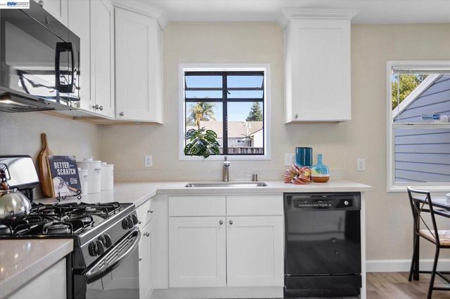 1220 Gilmore Dr, San Leandro, CA 94577