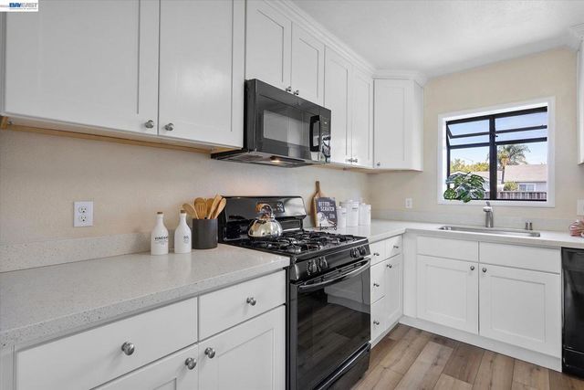 1220 Gilmore Dr, San Leandro, CA 94577
