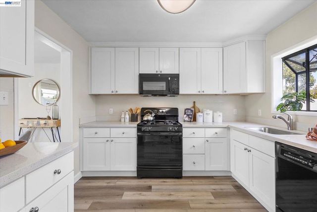 1220 Gilmore Dr, San Leandro, CA 94577