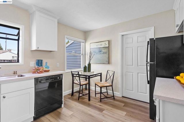 1220 Gilmore Dr, San Leandro, CA 94577