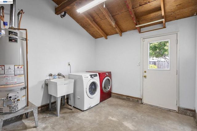 1220 Gilmore Dr, San Leandro, CA 94577