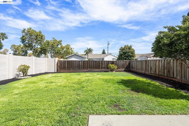 1220 Gilmore Dr, San Leandro, CA 94577