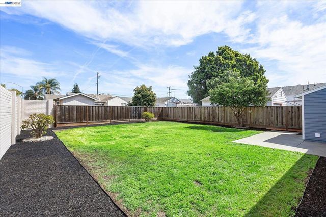 1220 Gilmore Dr, San Leandro, CA 94577